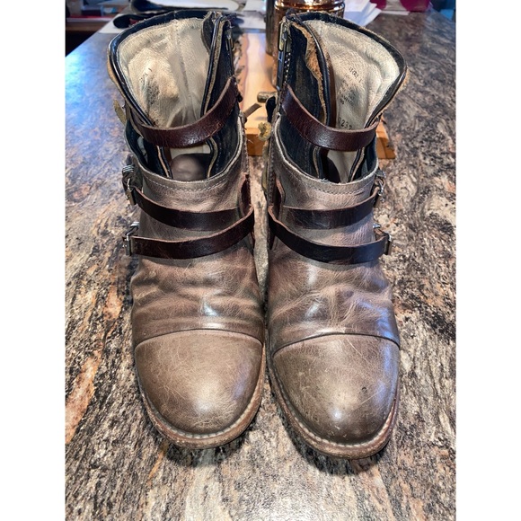 Freebird by Steve Madden CRUE Grey Multi 8 Leather Distressed Bootie - Picture 11 of 11